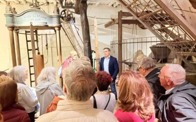 58 alumnos de la Universidad de la Experiencia visitan el Centro de Interpretación del aceite y la Ruta de los Esgrafiados Serranos